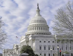 ¡AVANZA LEY QUE EXTIENDE SUBSIDIOS A ATENCIÓN MÉDICA EN EU!