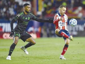 ¡DEBUTAN TIGRES CON TRIUNFO Y DOBLETE DE MARCELO, 2-1!