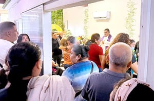 ¡LES DAN ÚLTIMO ADIÓS ENTRE FLORES Y LÁGRIMAS!