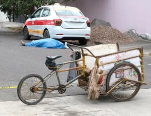 ¡DON SERGIO SALIÓ A CHAMBEAR CON SU TRICICLO Y MURIÓ POR UN INFARTO!