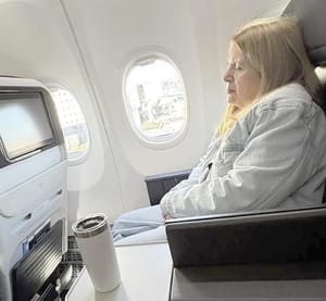 ¡VUELA MINISTRA LORETTA ORTIZ EN PRIMERA CLASE!