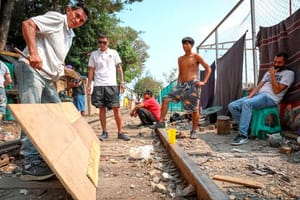 ¡PIDEN ASILO! - CUBANOS, VENEZOLANOS, HAITIANOS