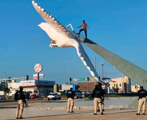 ¡DAÑAN LA ESFINGE LA PALOMA!