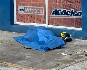 ¡DEJARON MORIR A HOMBRE QUE SUFRIÓ ATAQUE AL CORAZÓN!