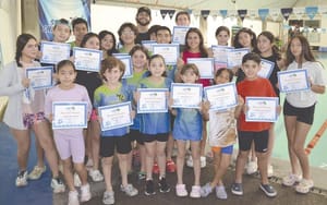 ¡OLÍMPICO MIGUEL DE LARA IMPARTIÓ CLÍNICA DE NATACIÓN!