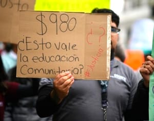 ¡Y NI LES PAGAN! - *Protestan maestros de CONAFE