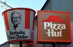 ¡OPERADORAS DE KFC Y PIZZA HUT ACUERDAN FUSIÓN; LA OPERACIÓN SERÍA DE 934 MILLONES DE DÓLARES!