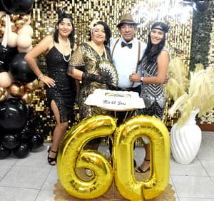 ¡NOCHE DE GLAMOUR Y CHARLESTÓN!