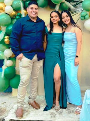 CELEBRA YALMARI SUS QUINCE AÑOS