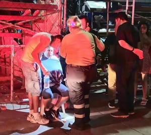 ¡DAMA DESCALABRADA EN EL PRIMER DESFILE DE CARNAVAL!