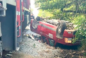 ¡FERROCARRIL SE LLEVÓ CAMIONETA DEJANDO SEIS LESIONADOS!