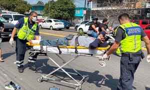 ¡MOTOCICLISTA SUFRE FRACTURA EXPUESTA POR ENCONTRONAZO!