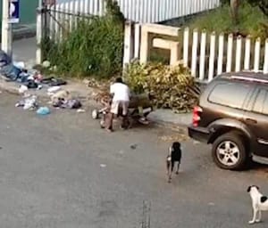 ¡LO CACHAN TIRANDO BASURA!