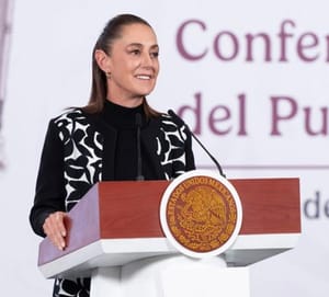 ¡MUEVEN CUMBRE CLAUDIA Y SALMA! - A CDMX