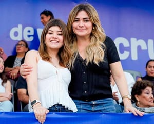 ¡MARYJOSE HASTA APLAUDIÓ! - *En el primer desfile del Carnaval