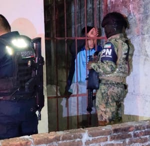 ¡VECINOS CAPTURAN A ‘RATA DE DOS PATAS’!