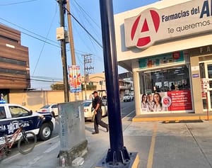 ¡PISTOLEROS VACIARON LA CAJA REGISTRADORA DE FARMACIA DEL AHORRO!