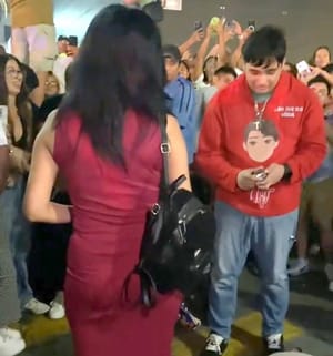 ¡SE QUEDÓ CON EL ANILLO!