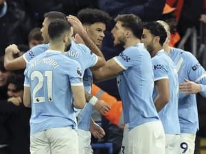 ¡MANCHESTER CITY VENCE AL NEWCASTLE Y ASEDIA AL ARSENAL!