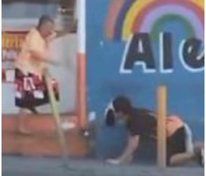 ¡ABUELITA VS. THERIAN!