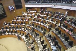¡METEN TIJERA A SENADORES! - DE 128 A 96.