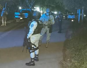 ¡LOS MATARON A PLOMAZOS! - DOS HOMBRES FUERON BALEADOS Y UNA MUJER RESULTO HERIDA EN COSOLEACAQUE