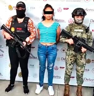 ¡POBLANA ROBO 82 CELULARES! - EN AGOSTO DE 2025, CON UN COMPLICE SAQUEÓ TIENDA DE TELCEL EN PAPANTLA