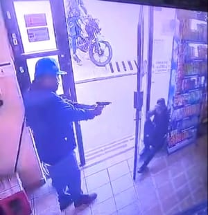 ¡BALEAN A GUARDIA DE SEGURIDAD EN VINATERÍA DE COATZACOALCOS!