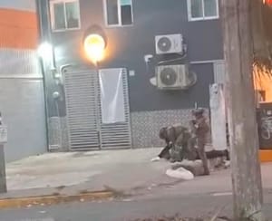 ¡SOMETEN CON EXCESO DE RUDEZA A UN AUTOMOVILISTA!