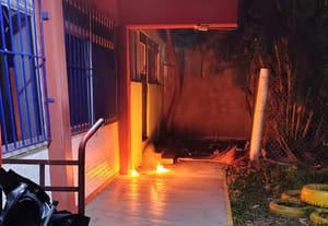¡LANZAN MOLOTOVS A CBTIS! - EN COATZA