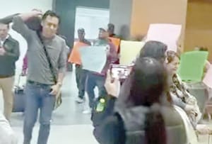 ¡RECIBEN A MARX ARRIAGA CON PROTESTA EN CHIHUAHUA!