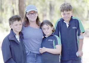 ¡NIÑO DE 13 AÑOS NADA HORAS PARA SALVAR A SU MAMÁ Y HERMANOS QUE QUEDARON A LA DERIVA EN EL MAR!