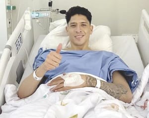 ¡PREOCUPAN LESIONES DE EDSON ÁLVAREZ Y GILBERTO MORA!