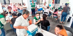 ¡HASTA VACUNAN A LOS ESTUDIANTES DE LA UV!