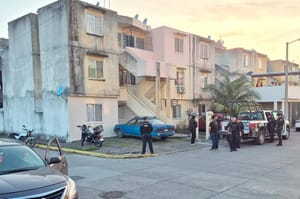 ¡BANDIDO ATRACA UN OXXO Y SE ESCONDE EN PUENTE MORENO!