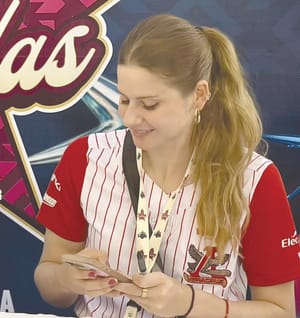 ¡LISA HOP RECURRE A LA INGENIERÍA AEROESPACIAL!