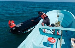 ¡SE LES VOLTEÓ LA MOTO ACUÁTICA!