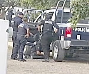 ¡ATACAN A LA POLICÍA ESTATAL!