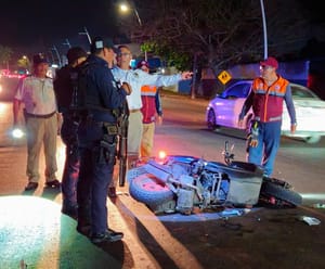 ¡DERRAPAN MOTOCICLISTAS EN LA CARRETERA VERACRUZ-TEJAR!