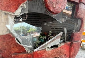 ¡VANDALIZAN MEMORIAL!