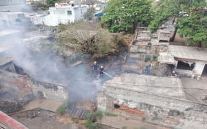 ¡INCENDIO EN TERRENO ABANDONADO MOVILIZÓ A BOMBEROS MUNICIPALES!