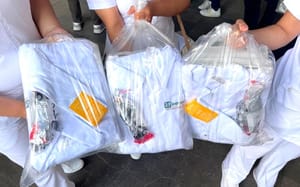 ¡FILIPINA-GATE! - *Rocío presume entrega de uniformes del IMSS Bienestar y la tunden en redes