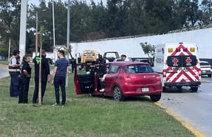 ¡DERRAPA MOTOCICLISTA Y PROVOCA CARAMBOLAZO!