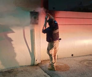 ¡SALEN CHISPAS Y HUMO EN UNA MUFA EN COSTA VERDE!