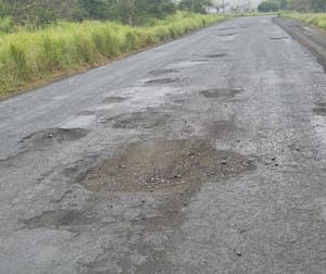 ¡CARRETERAS CON BACHES!