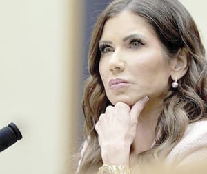 ¡DESTITUYE TRUMP A KRISTI NOEM COMO SECRETARIA DE SEGURIDAD!