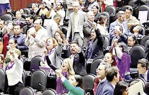 ¡LE BAJA MORENA... SIN CEDER 'CONTROL'! - TENIA QUE SER...