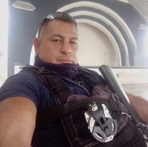 ¡ASESINAN A POLICIA! - LO ATACARON A BALAZOS CUANDO SE DIRIGIA A LA COMANDANCIA MUNICIPAL DE OLUTA