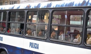 ¡RESCATAN 229 MIGRANTES EN CORRALÓN DE XALAPA! - ESTABAN HACINADOS DENTRO DE LA CAJA, DESHIDRATADOS Y GRITABAN PIDIENDO AYUDA