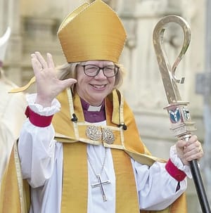 ¡EX ENFERMERA ONCOLÓGICA ES INVESTIDA COMO LA PRIMERA ARZOBISPA DE CANTERBURY!